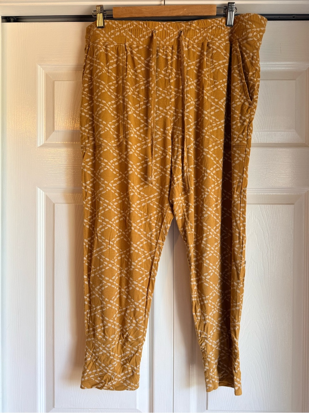 kate quinn Mustard Patterned Cropped Pull-On Pants